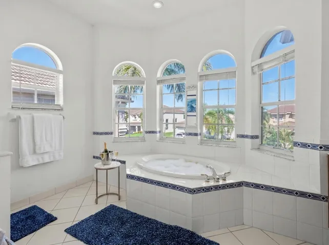 7576 Greenville - Primary Bathroom 04