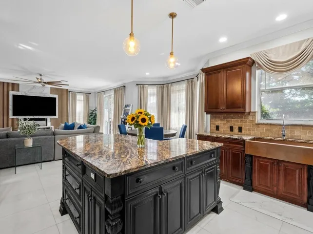 7576 Greenville - Kitchen 01