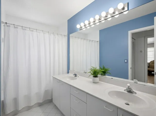 7576 Greenville - Guest Bathroom 02