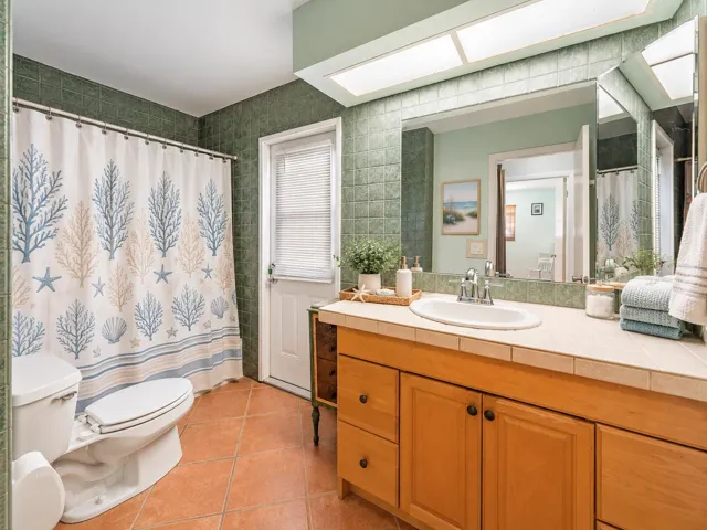 17886 Bridle- Lanai Bath