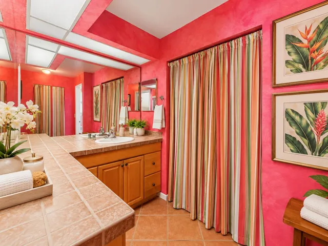 17886 Bridle- Bathroom back