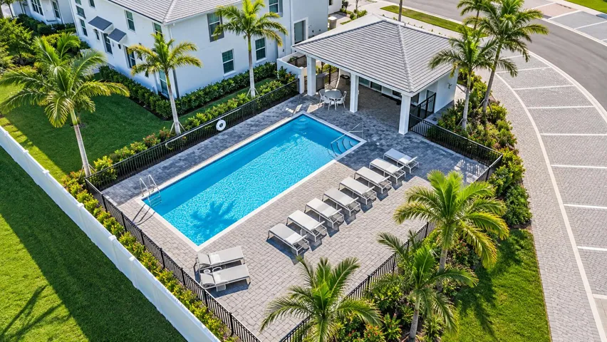 Modern Tropical Pool Courtyard
