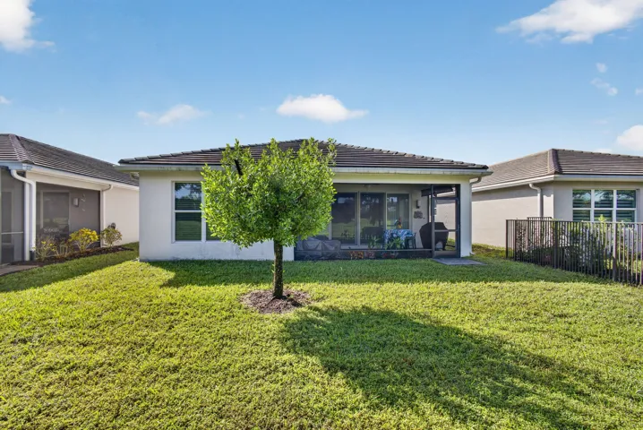 LARGE REAR YARD