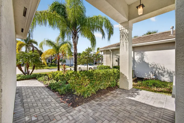 COVERED FRONT PATIO