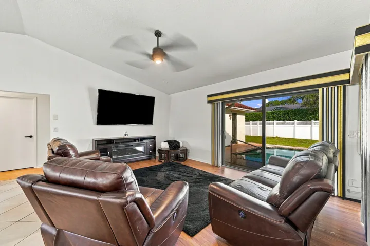 09_living room