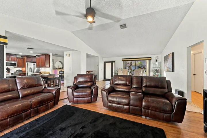 10_living room
