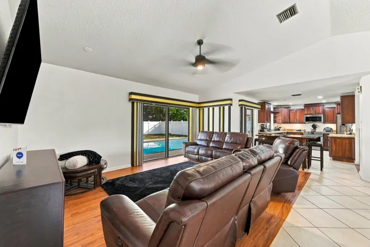 08_living room