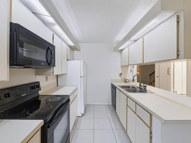 15-web-or-mls-3047-30th-ct-015