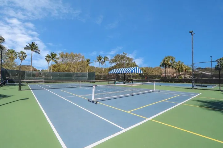 TENNIS COURTS RIVER NORTH