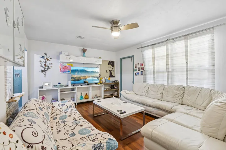 7-web-or-mls-NE 26th Ct-S3010-007