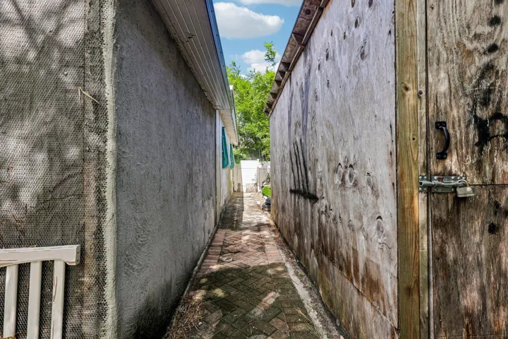 26-web-or-mls-NE 26th Ct-S3010-026