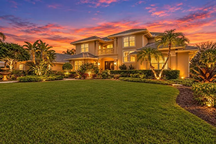 002-Luxurious Tropical House at Sunset