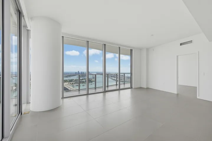 1400-Biscayne-Blvd-4706-Miami-FL-33132-A