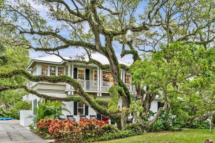 New Orleans Meets Vero Beach under this Oak Canopy!
