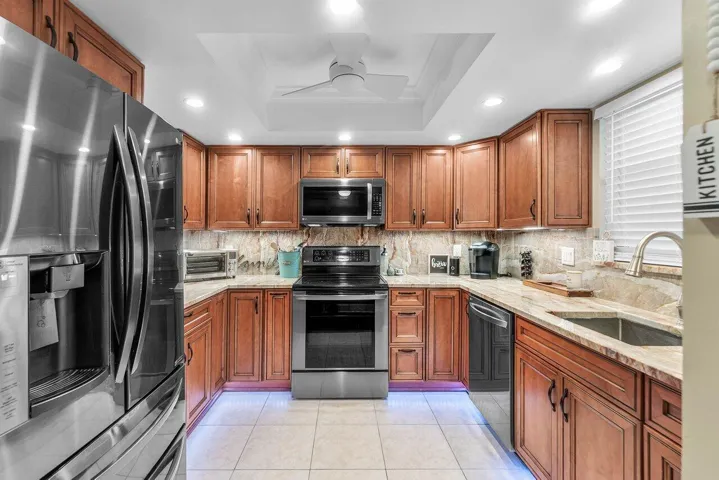 000-390SouthwestSouthRiverDrive-206-Stua