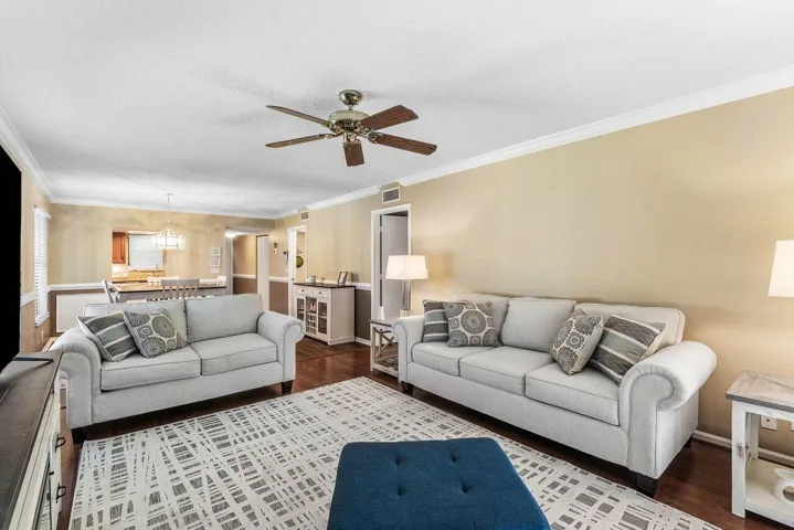 012-390SouthwestSouthRiverDrive-206-Stua