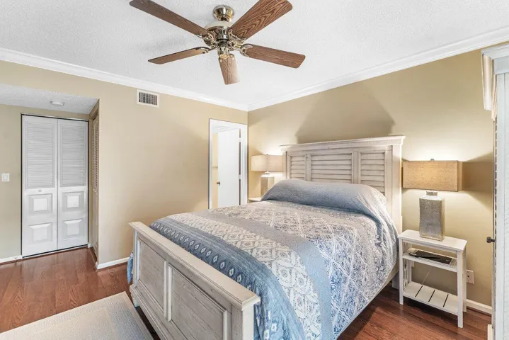 017-390SouthwestSouthRiverDrive-206-Stua