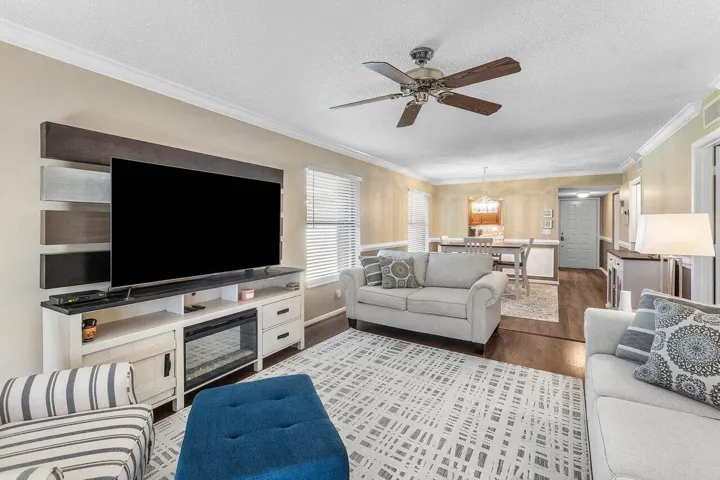 011-390SouthwestSouthRiverDrive-206-Stua