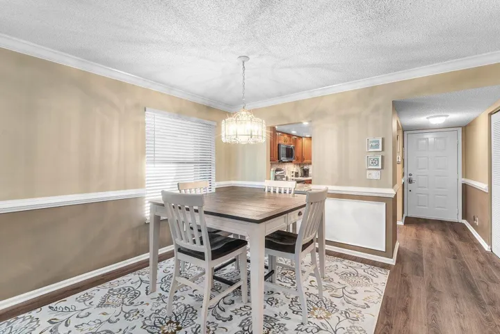 009-390SouthwestSouthRiverDrive-206-Stua