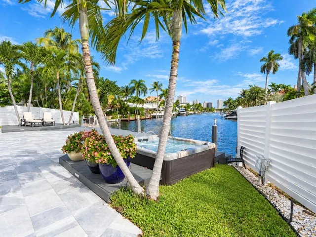 62-web-or-mls-007_3710_Bayview_Dr