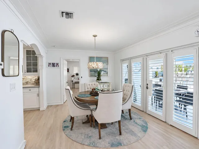 24-web-or-mls-045_3710_Bayview_Dr