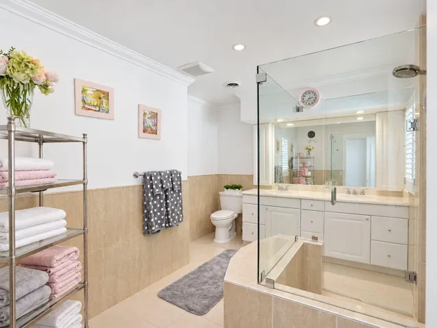 Ensuite bath for Bedroom 3