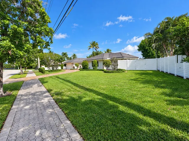 12-web-or-mls-022_3710_Bayview_Dr