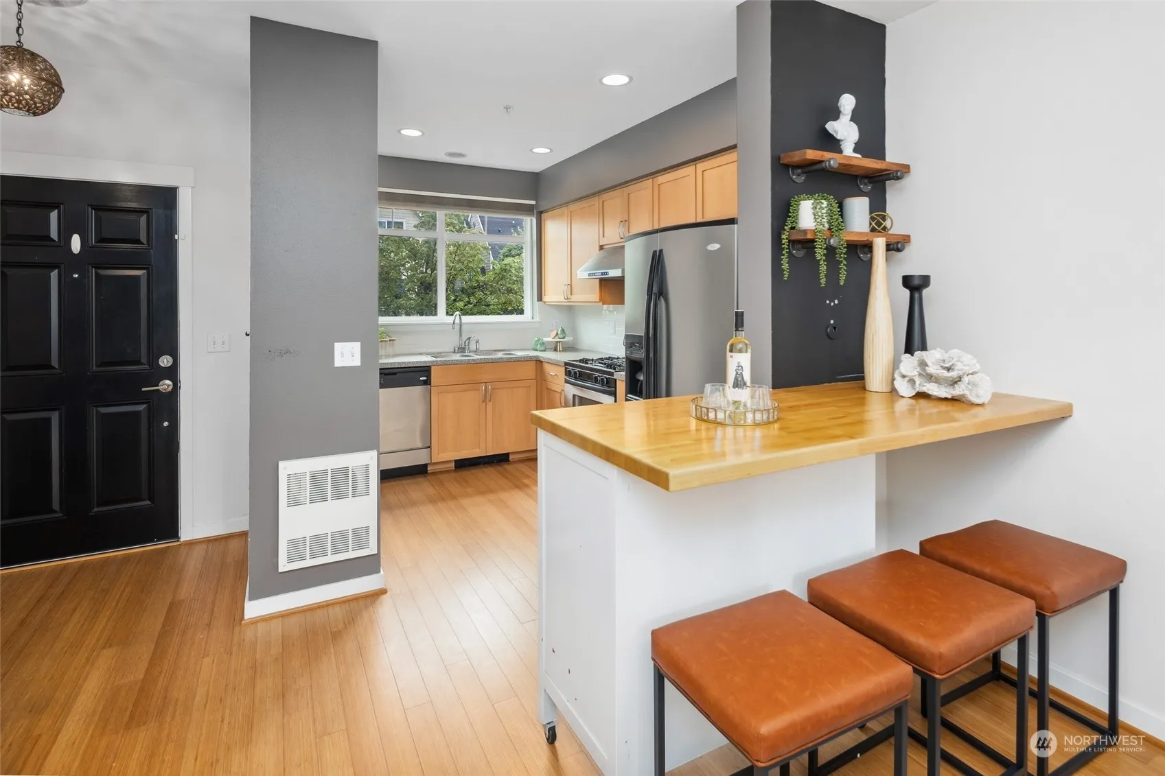 Property photo for 2376 Ne Park Drive, Issaquah photo 4