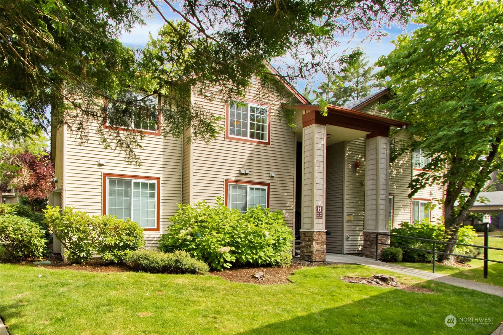 Property photo for 25025 Se Klahanie Boulevard #h201, Sammamish photo 2