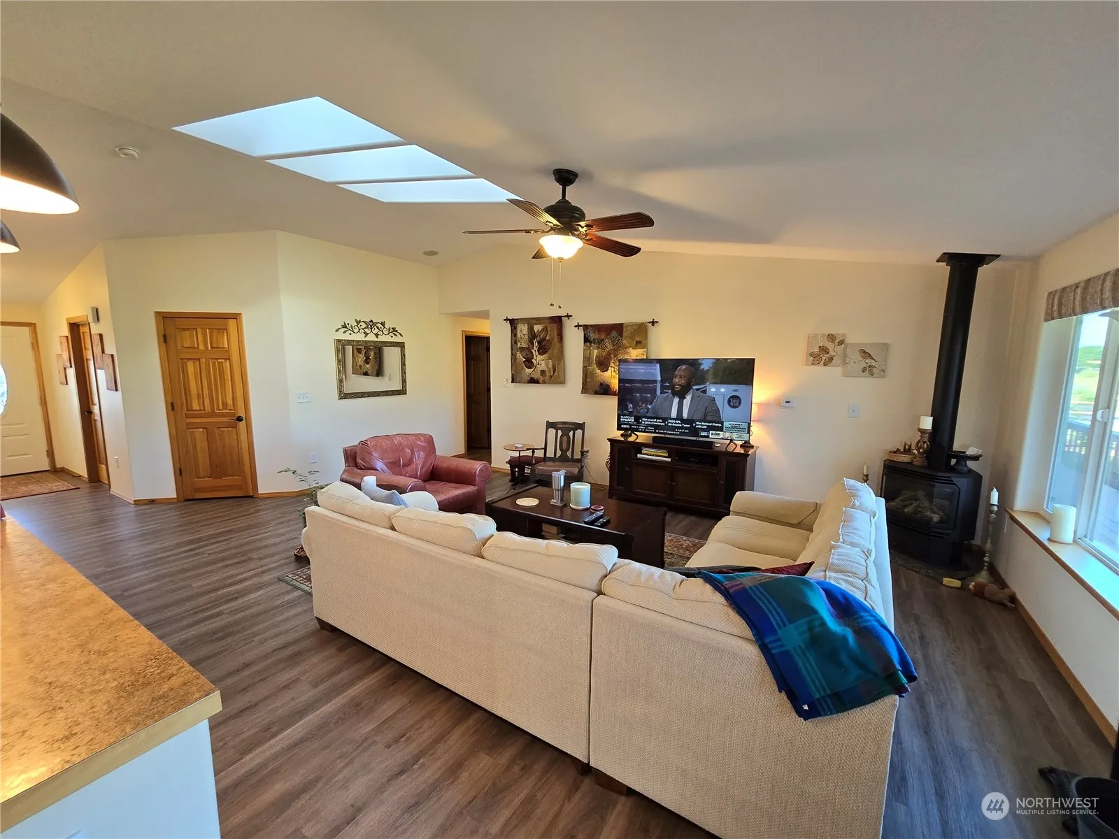 Property photo for 538 Canal Drive Ne, Ocean Shores photo 5