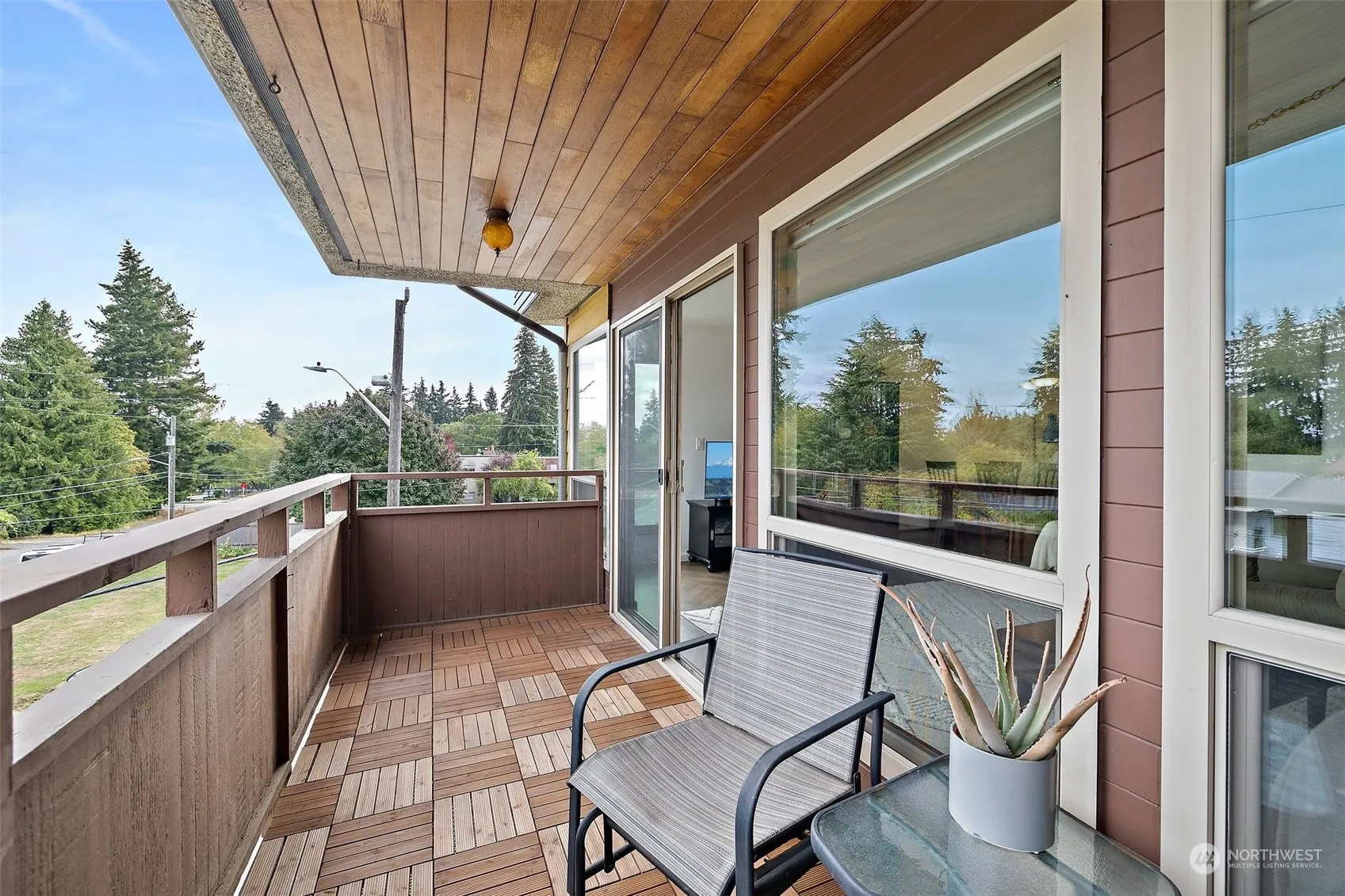 13433 Roosevelt Way N #302, Seattle