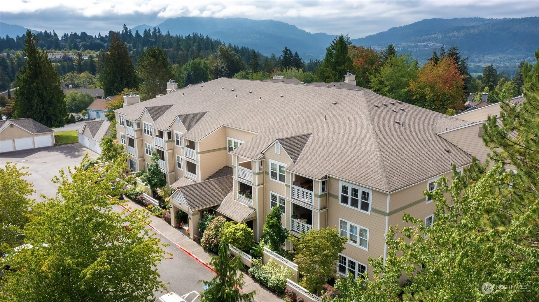 Property photo for 4133 224th Lane Se #111, Issaquah photo 3