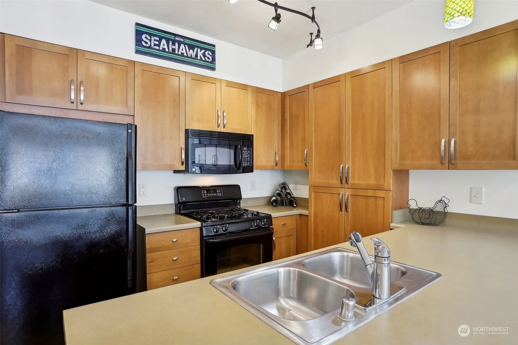 Property photo for 1880 25th Avenue Ne #213, Issaquah photo 2
