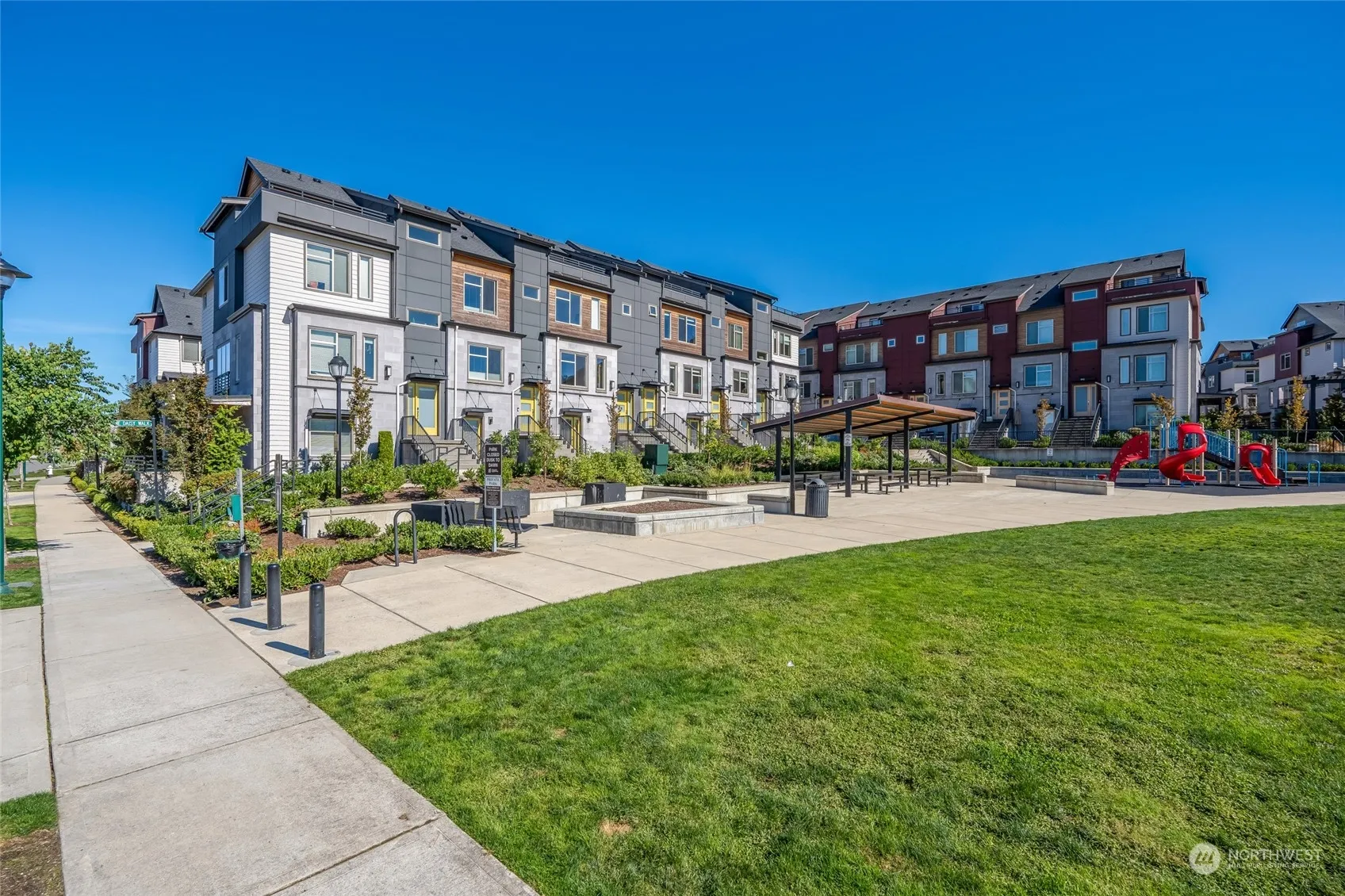 Property photo for 550 Ne Daisy Walk, Issaquah photo 2