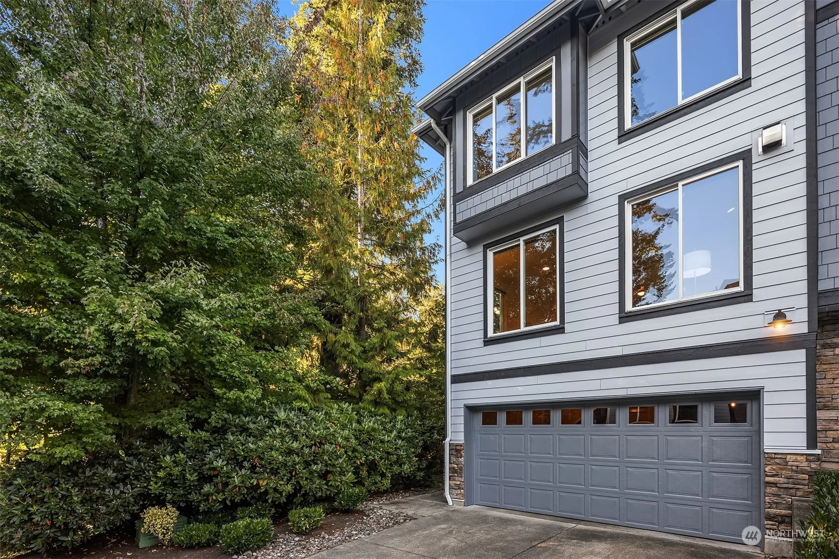 Property photo for 21210 Se 42nd Place #21210, Issaquah photo 2