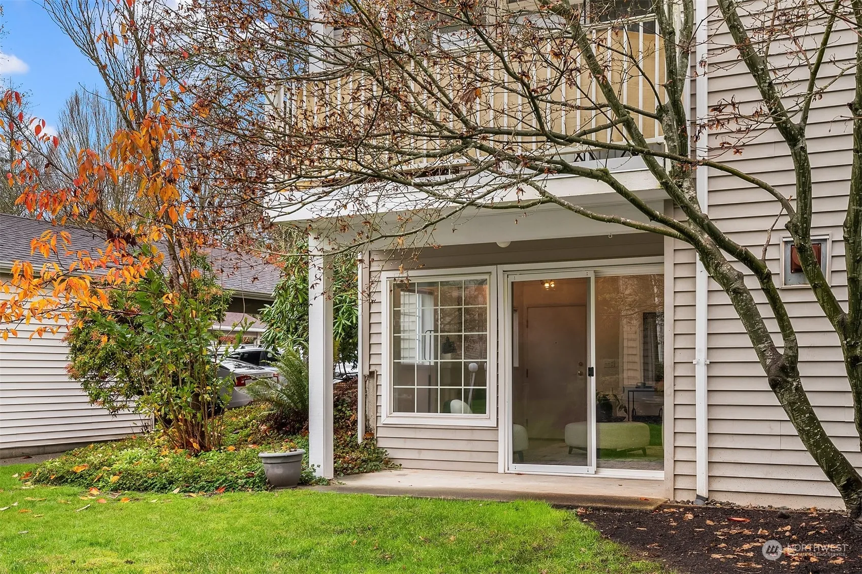 Property photo for 25235 Se Klahanie Boulevard #l104, Sammamish photo 2