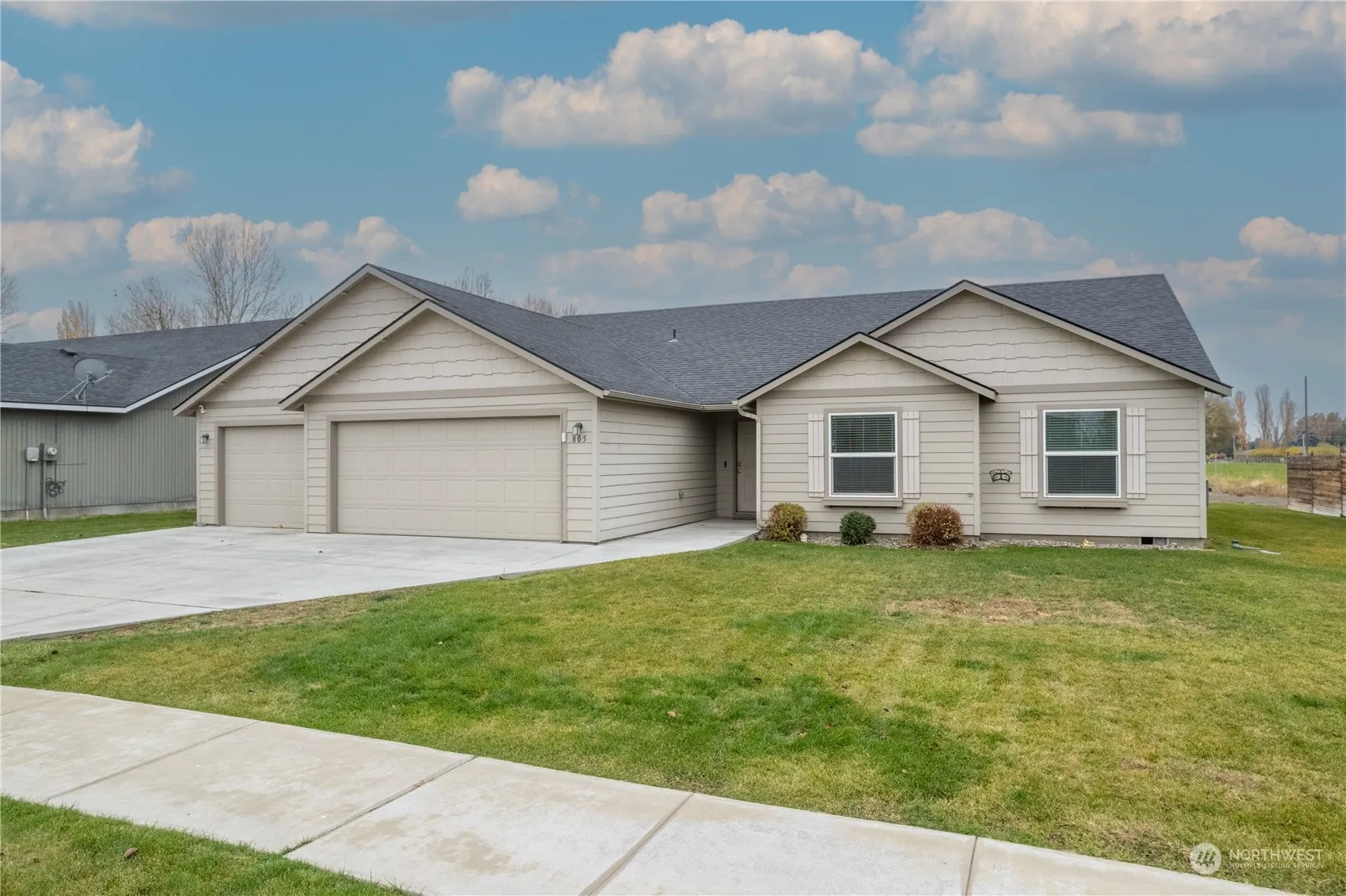 Property photo for 805 S Hamilton Road, Moses Lake photo 2