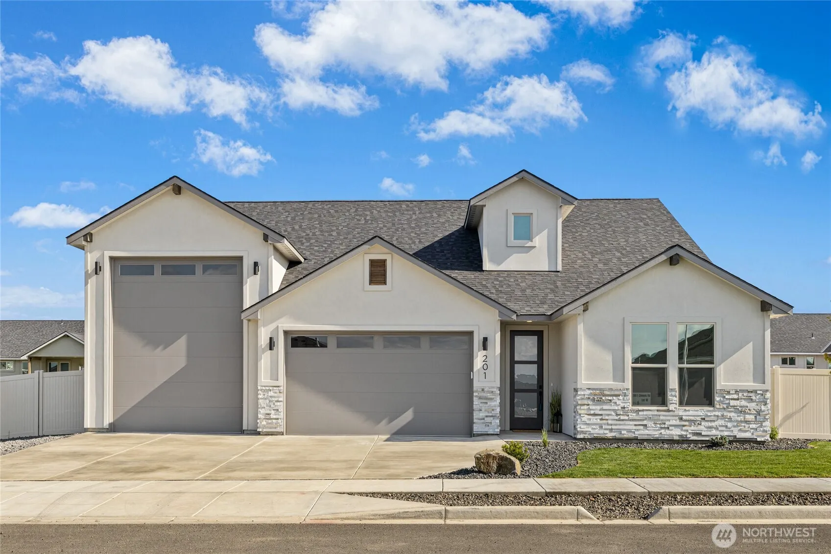 Property photo for 201 E Chinook Road, Ellensburg photo 2