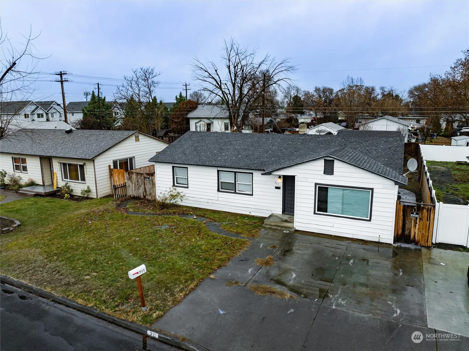 Property photo for 711 S Marigold Street, Moses Lake