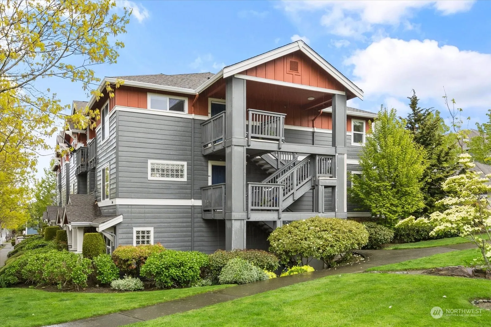 Property photo for 1696 25th Avenue Ne #304, Issaquah photo 3
