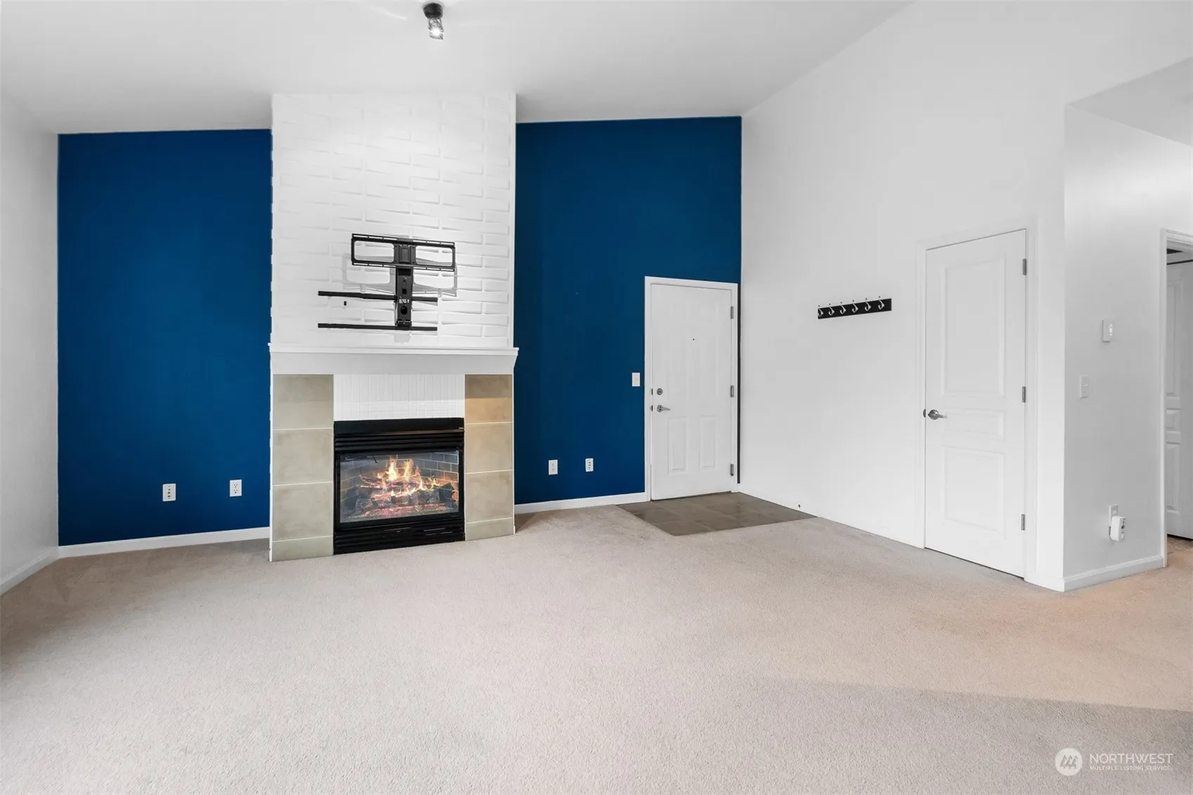 Property photo for 23420 Se Black Nugget Road #g302, Issaquah photo 3