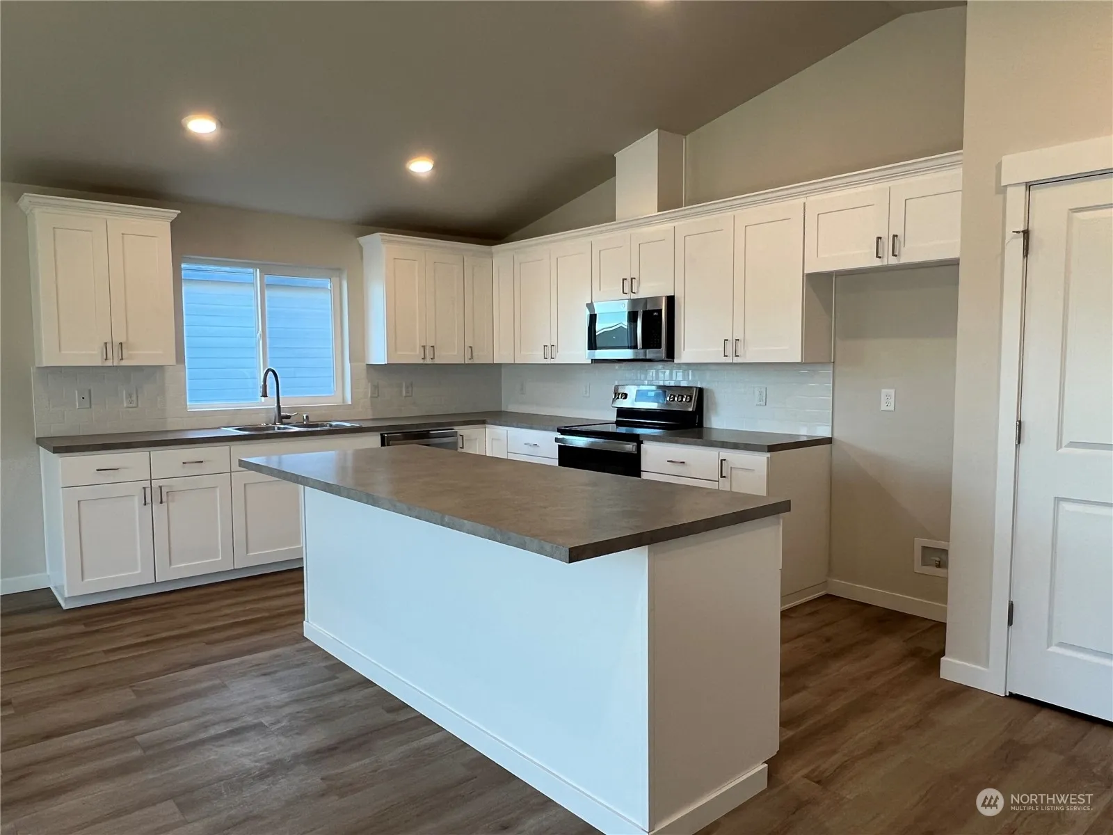 Property photo for 515 W Bufflehead Boulevard, Moses Lake photo 4