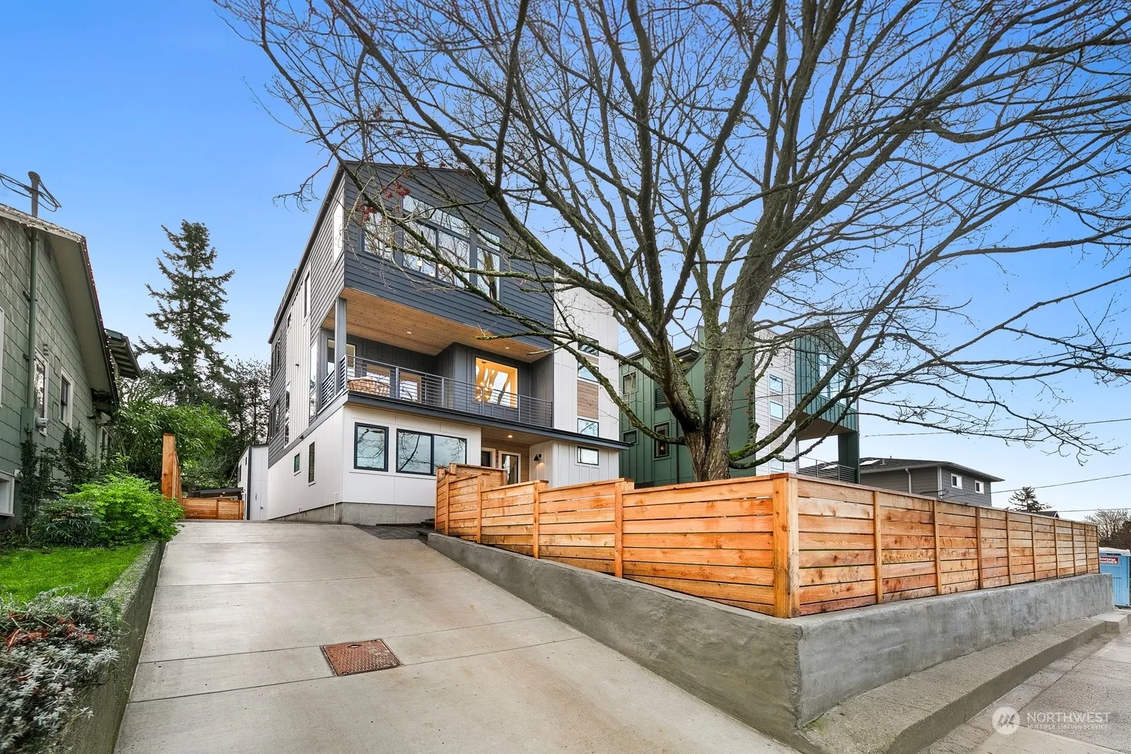 341 Ne 90th Street #1, Seattle