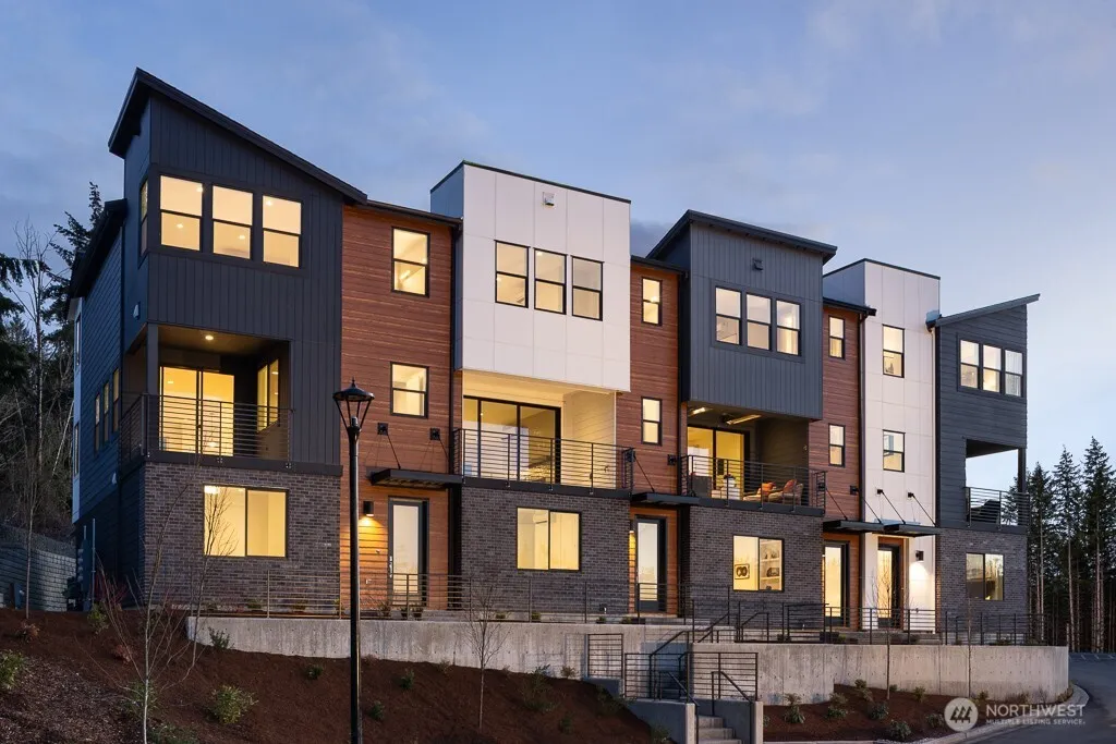 10828 (hs 82) 120th Lane Ne #b, Kirkland