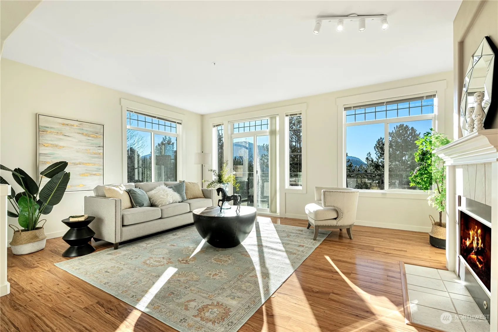 Property photo for 23300 Se Black Nugget Road #p6, Issaquah photo 3