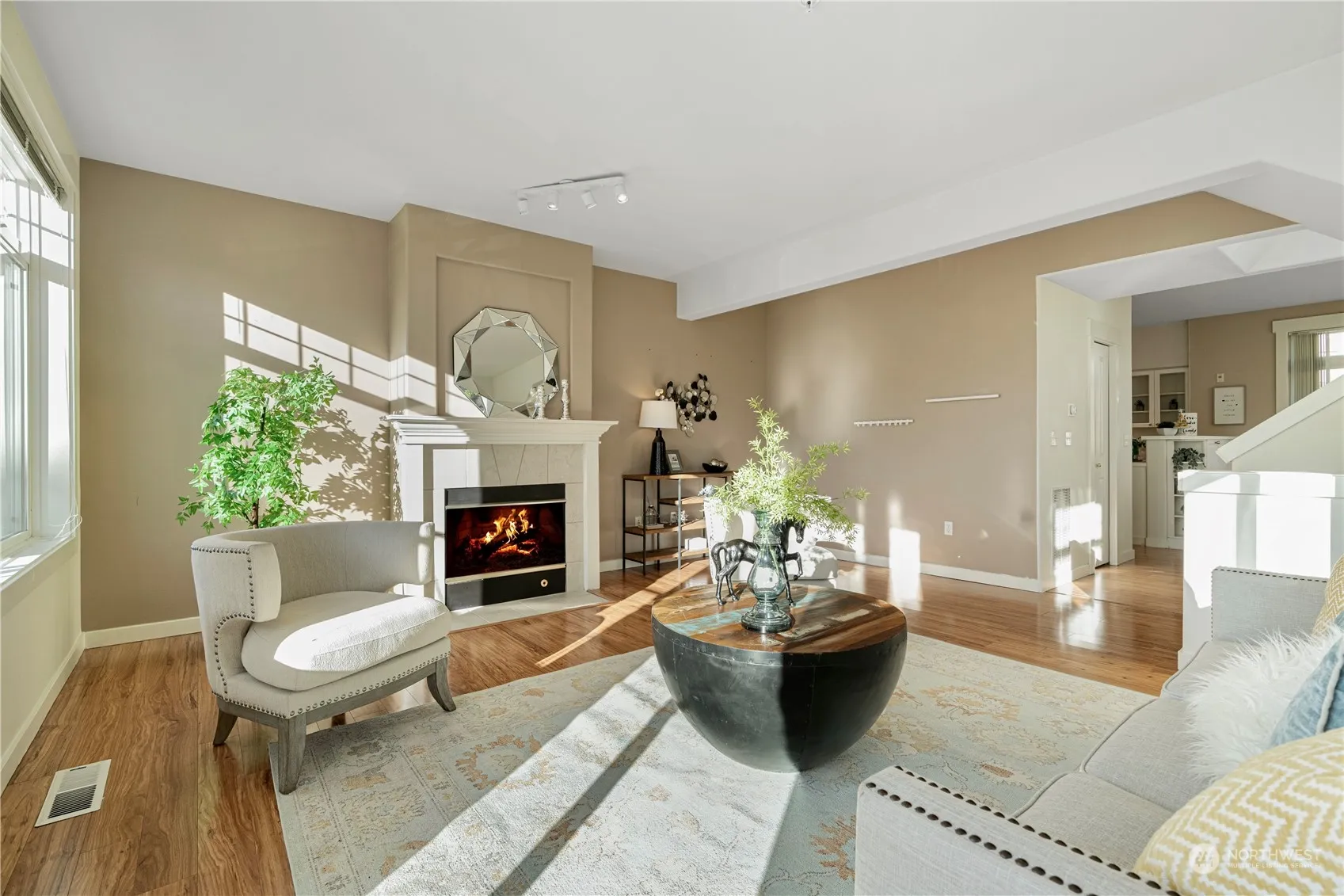 Property photo for 23300 Se Black Nugget Road #p6, Issaquah photo 4