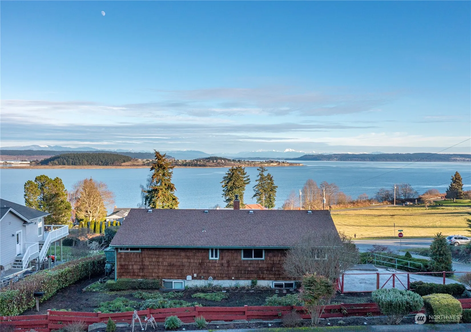 Property photo for 550 Sw Waterloo Avenue, Oak Harbor photo 2