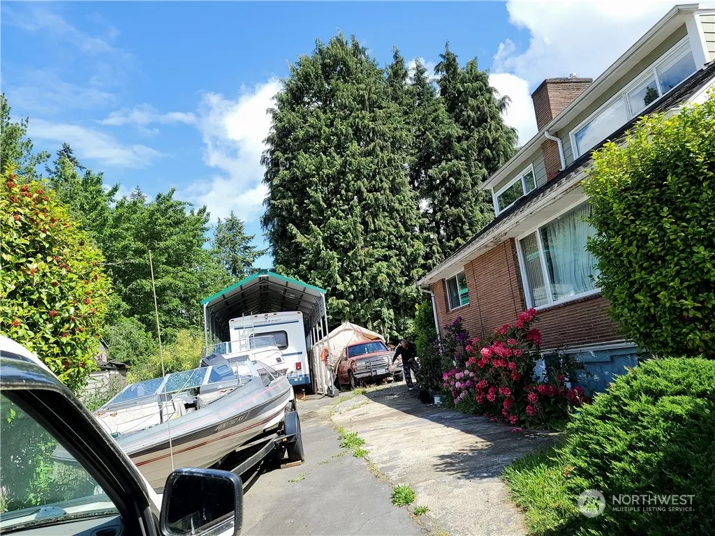 Property photo for 522 Ne 127th Street, Seattle photo 3