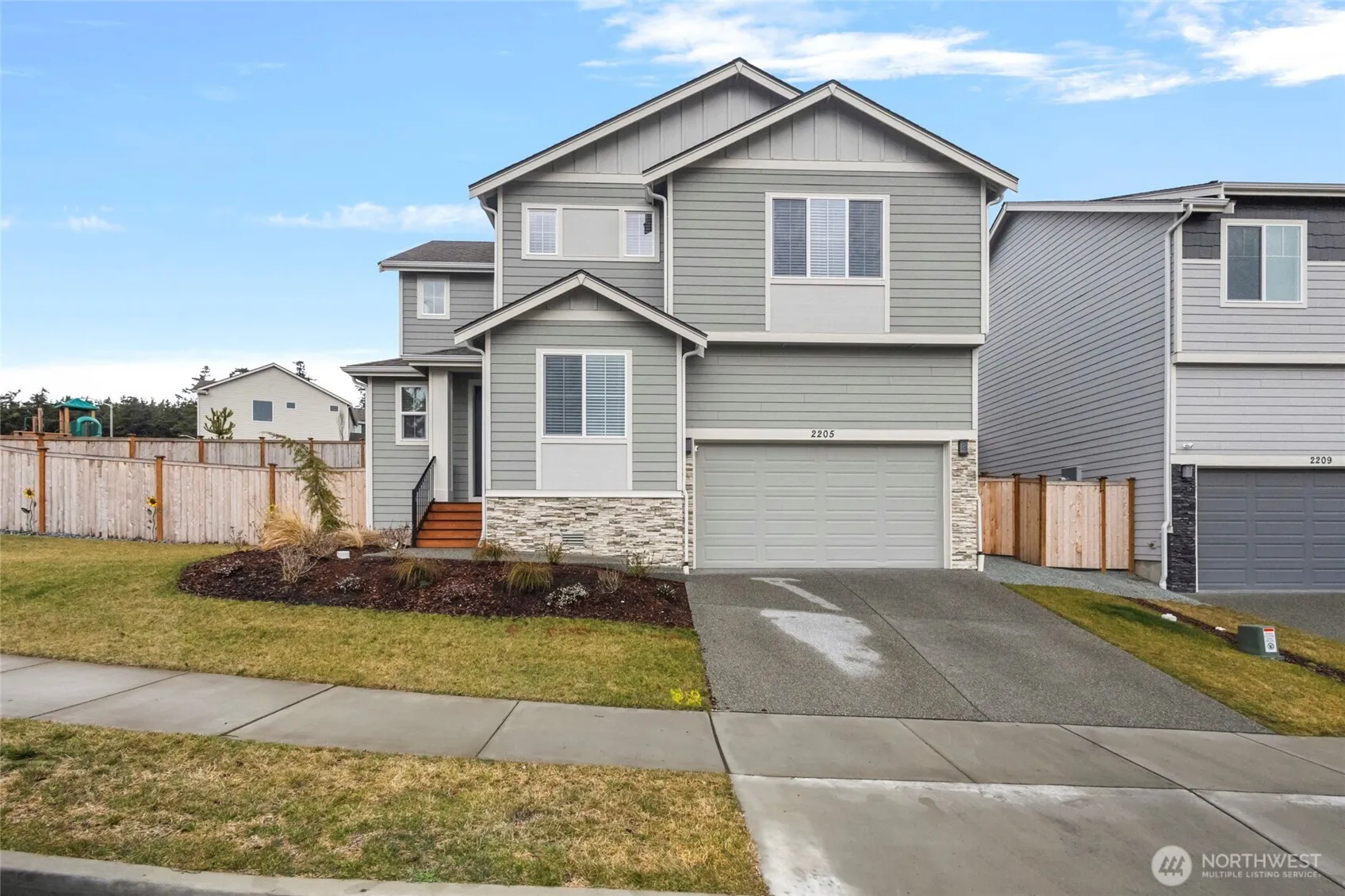 Property photo for 2205 Sw Putnam Drive, Oak Harbor photo 2