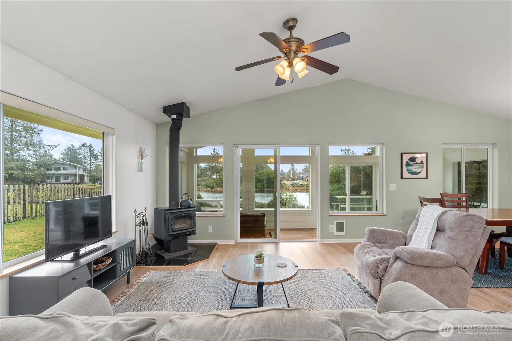 Property photo for 340 King Cyrus Loop Sw, Ocean Shores photo 4